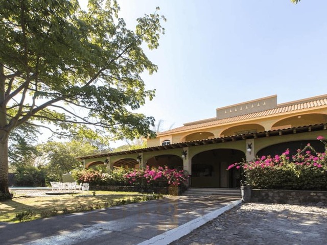 MARAVILLOSA FINCA EN VENTA EN COLINAS DE LA JOYA EL CHIVATO COLIMA Print