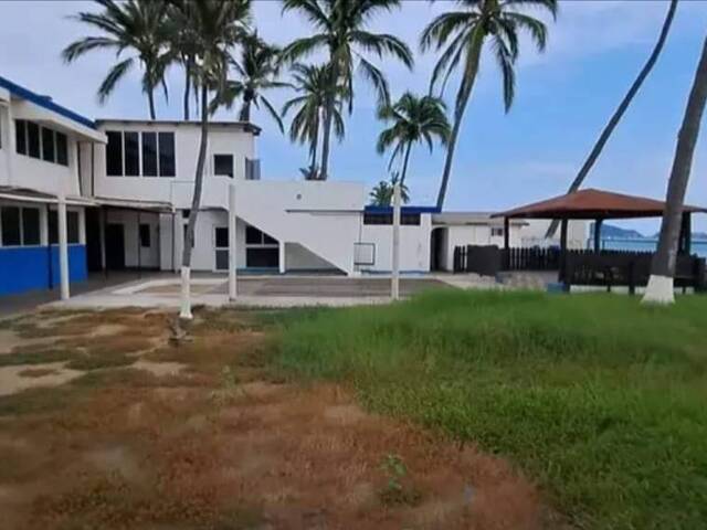 #5616 - Casa para Venta en Manzanillo - CL - 1